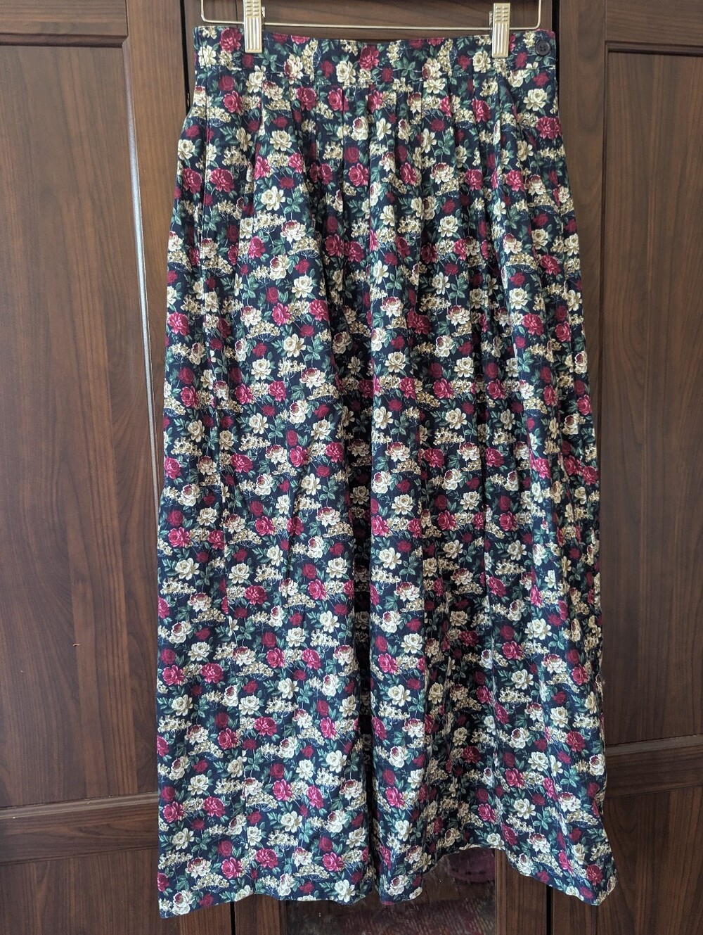 Vintage Long Dark Floral Skirt Navy White & Red Flowers Pockets Cotton Medium